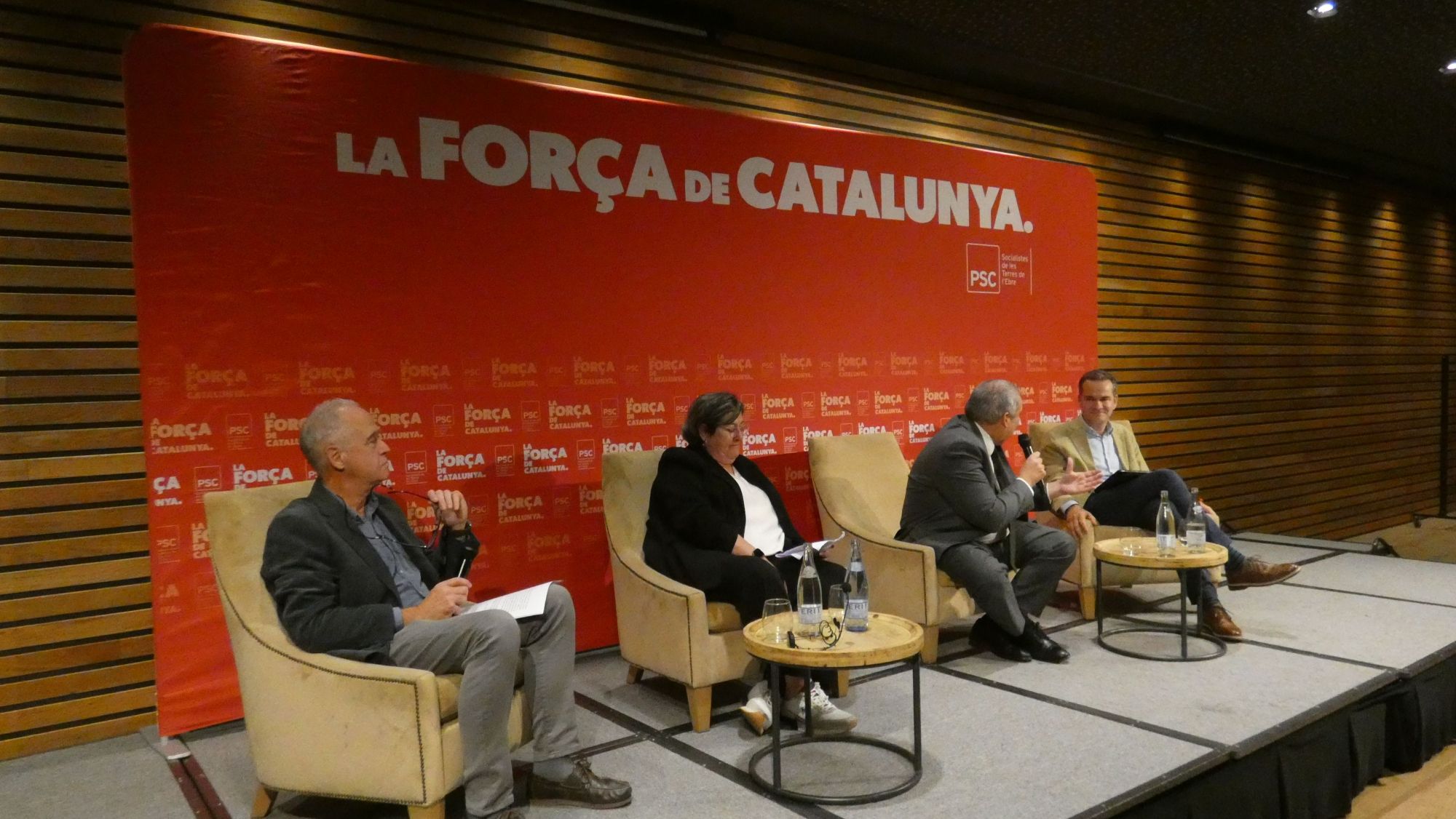 El PSC reuneix la força de l’Ebre en un acte de precampanya a l’Hotel Corona (2)
