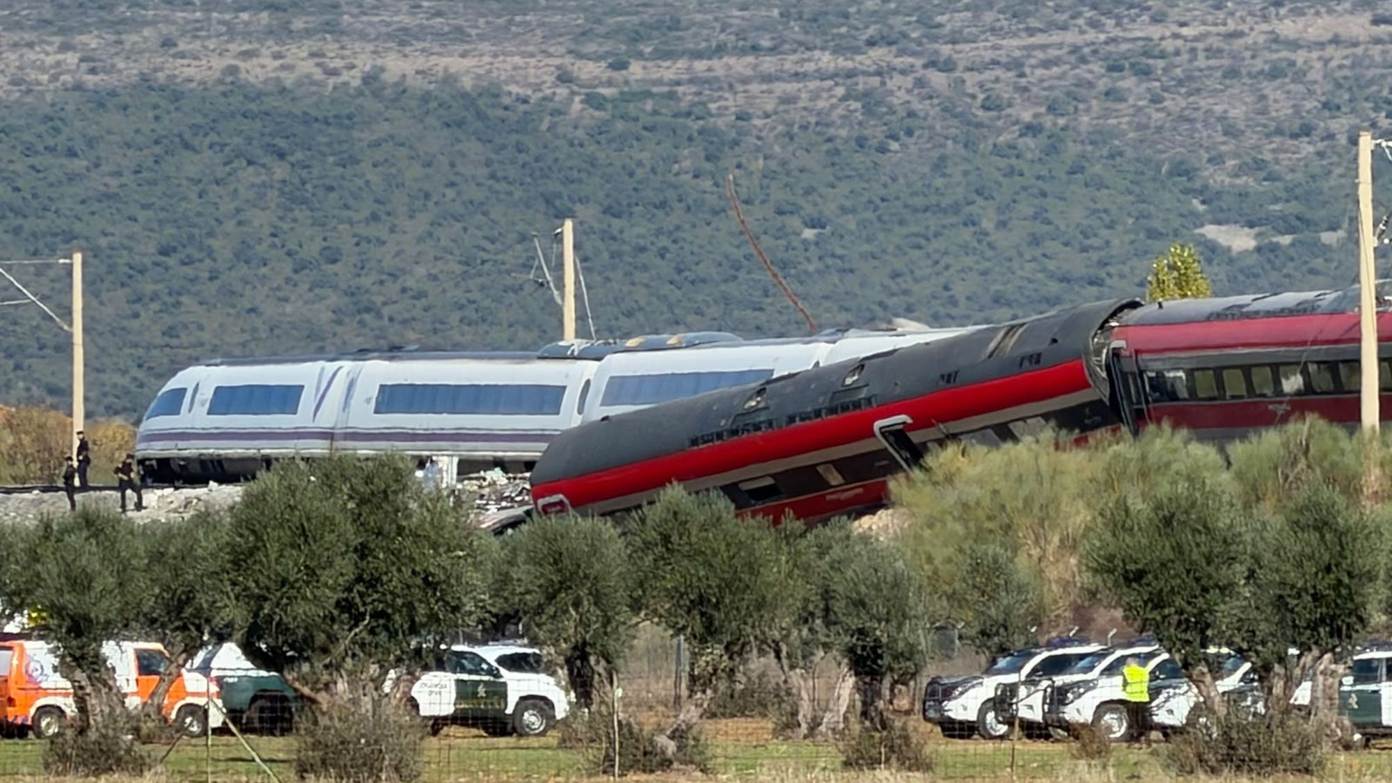 Suspeses les celebracions oficials a Catalunya i 3 dies de dol oficial per l'accident de tren a Toledo