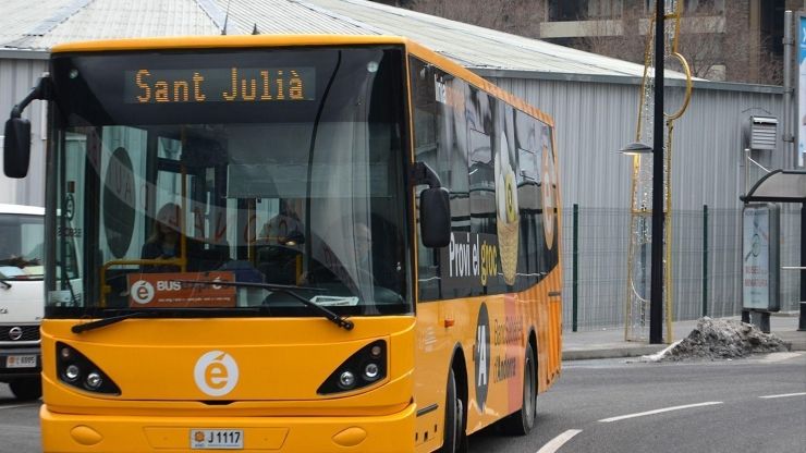 Un bus circulant per Andorra la Vella | FOTO: ANA