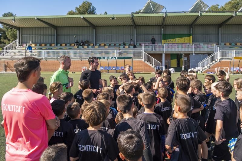 Visita d'Isaac Cuenca als futbolistes del Campus