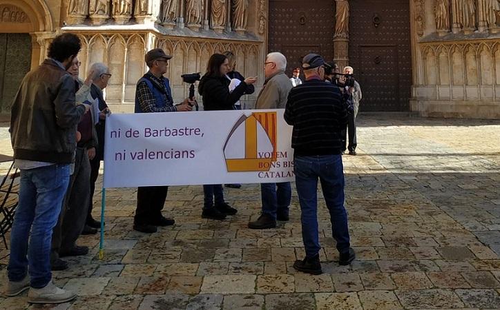 Concentració a Tarragona per demanar un arquebisbe català