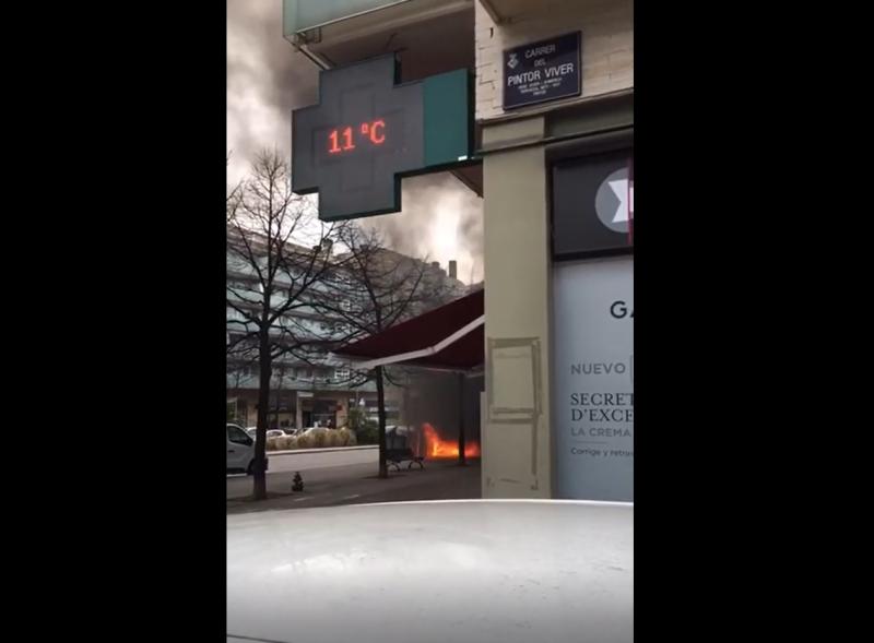 Incendi de dos contenidors d’escombraries a Terrassa
