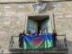 Imatge de la penjada de bandera del poble gitano de l’any passat