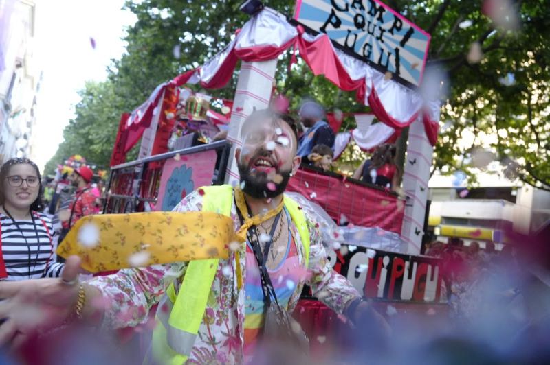 La rambla de Ferran de Lleida s’omple de confeti en la Batalla més festiva