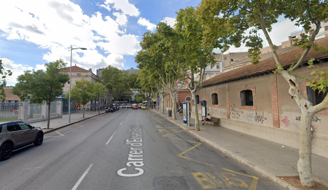 Segresta el seu fill, ho ruixa tot de gasolina i intenta cremarse viu