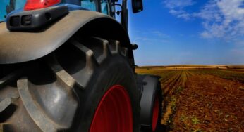 Mor un home de 69 anys després de bolcar i caure per un talús amb el seu tractor