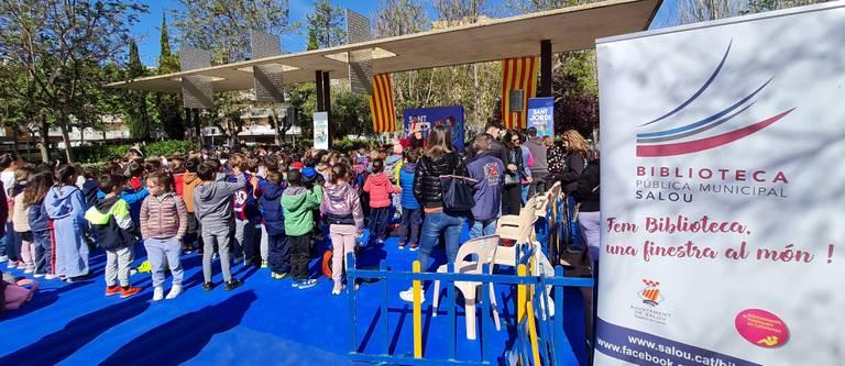 Sant Jordi 2024 en Salou: Fiesta, literatura y rosas en la plaza de la Pau