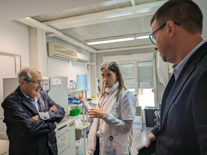 Visita a los laboratorios del IISPV de los representantes del Hotel Olympus Palace de Salou_1