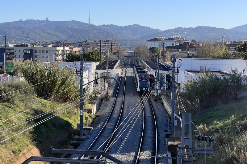 Vías del tren en la estación de Volpelleres