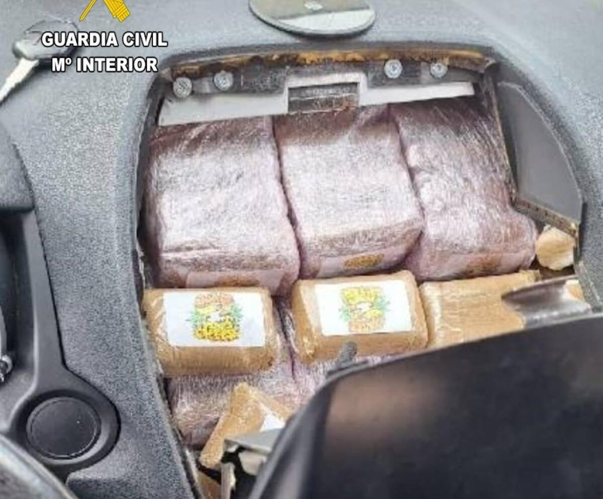 Enxampen un conductor intentant creuar la frontera carregat de droga a la Jonquera