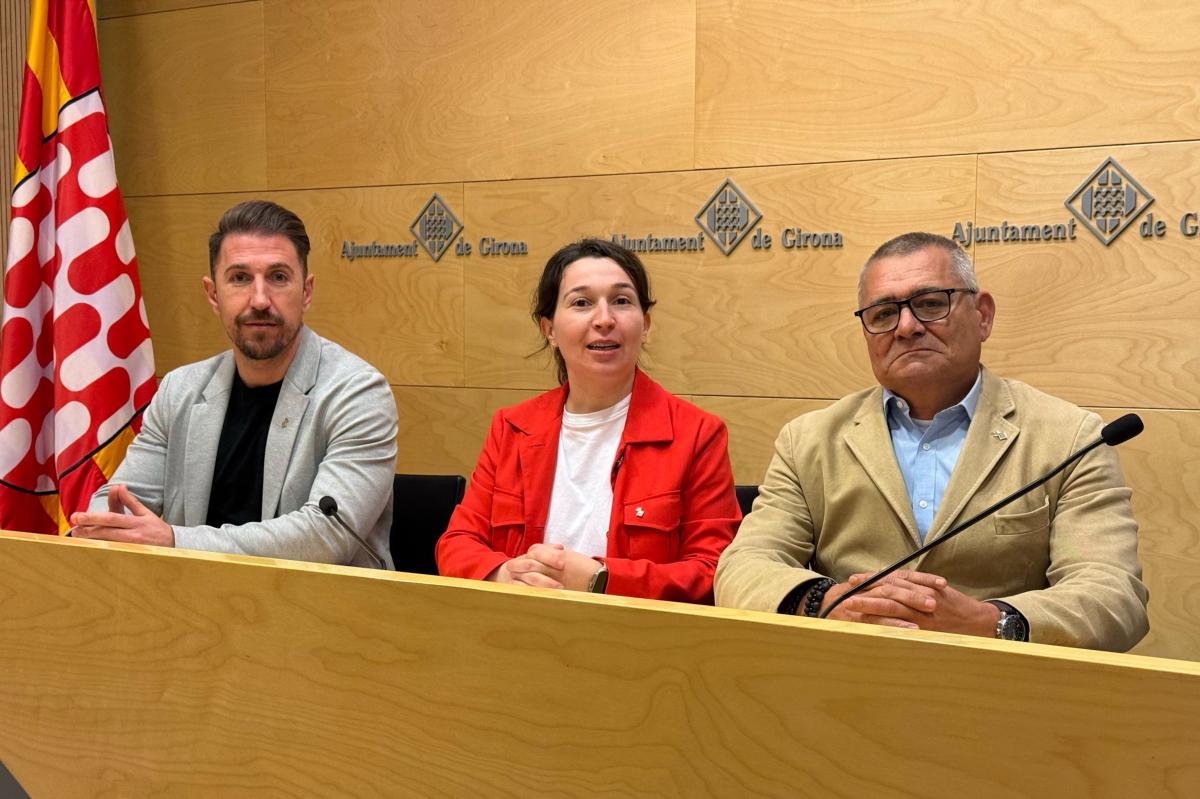 D'esquerra a dreta, els regidors del PSC Àngel Martínez, Bea Esporrín i Josep Paluzié