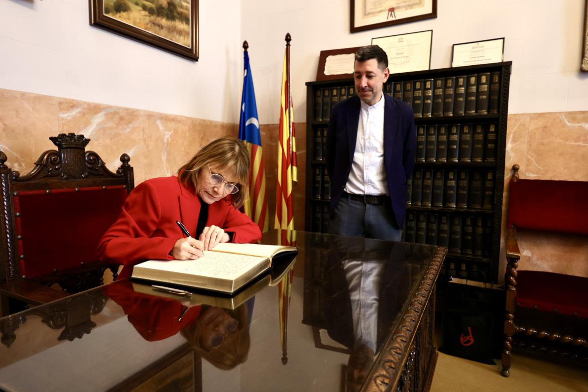 La presidenta Lluïsa Moret, a l'Ajuntament de Berga