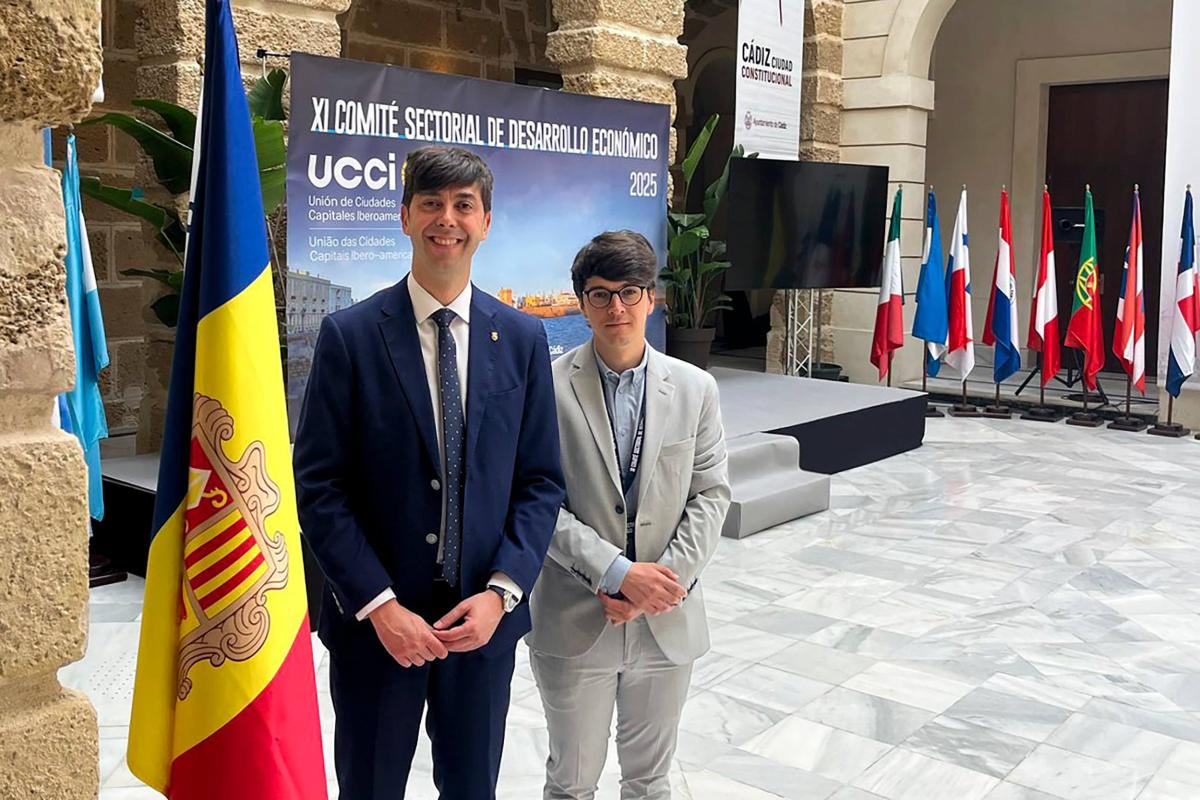 El cónsul mayor de Andorra la Vella, Sergi González, y el conseller de Transformación Digital y Sostenibilidad, y de Vivienda, Marc Torrent (1)