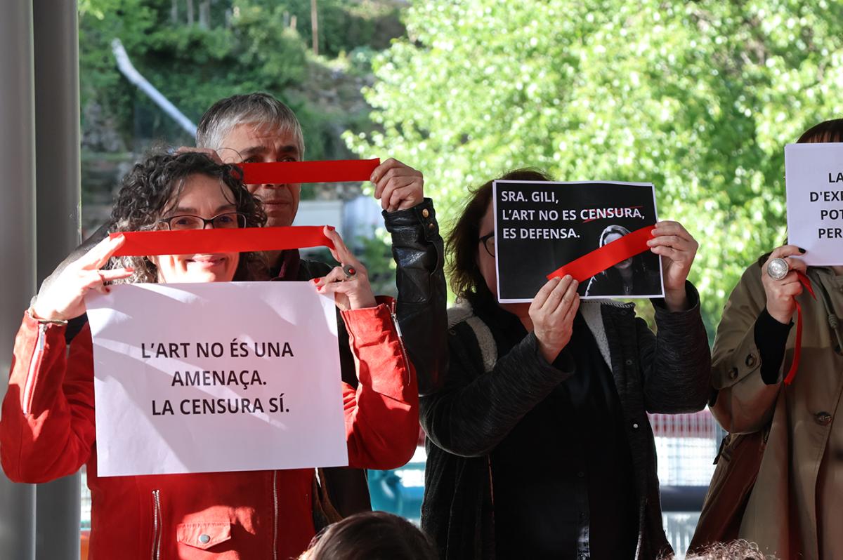 Manifestants davant l'Espai Caldes | FOTO: M.R. (ANA)