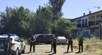 Un home mata a ganivetades la seva dona i després la llança pel balcó