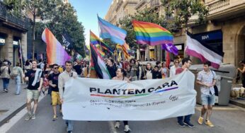 Un centenar de persones es manifesta contra l’LGTBI-fòbia a Barcelona