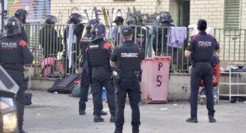 Desallotgen una nau ocupada per més de 20 persones a Badalona