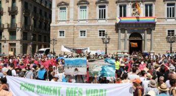 Un miler de persones protesten a Barcelona contra l’ampliació de l’aeroport