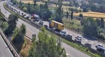 Més de 403.000 vehicles ja han sortit de l’àrea metropolitana per la segona Pasqua