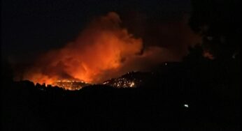 Evacuen unes 50 persones i endureixen el confinament per una revifalla al foc de Paüls